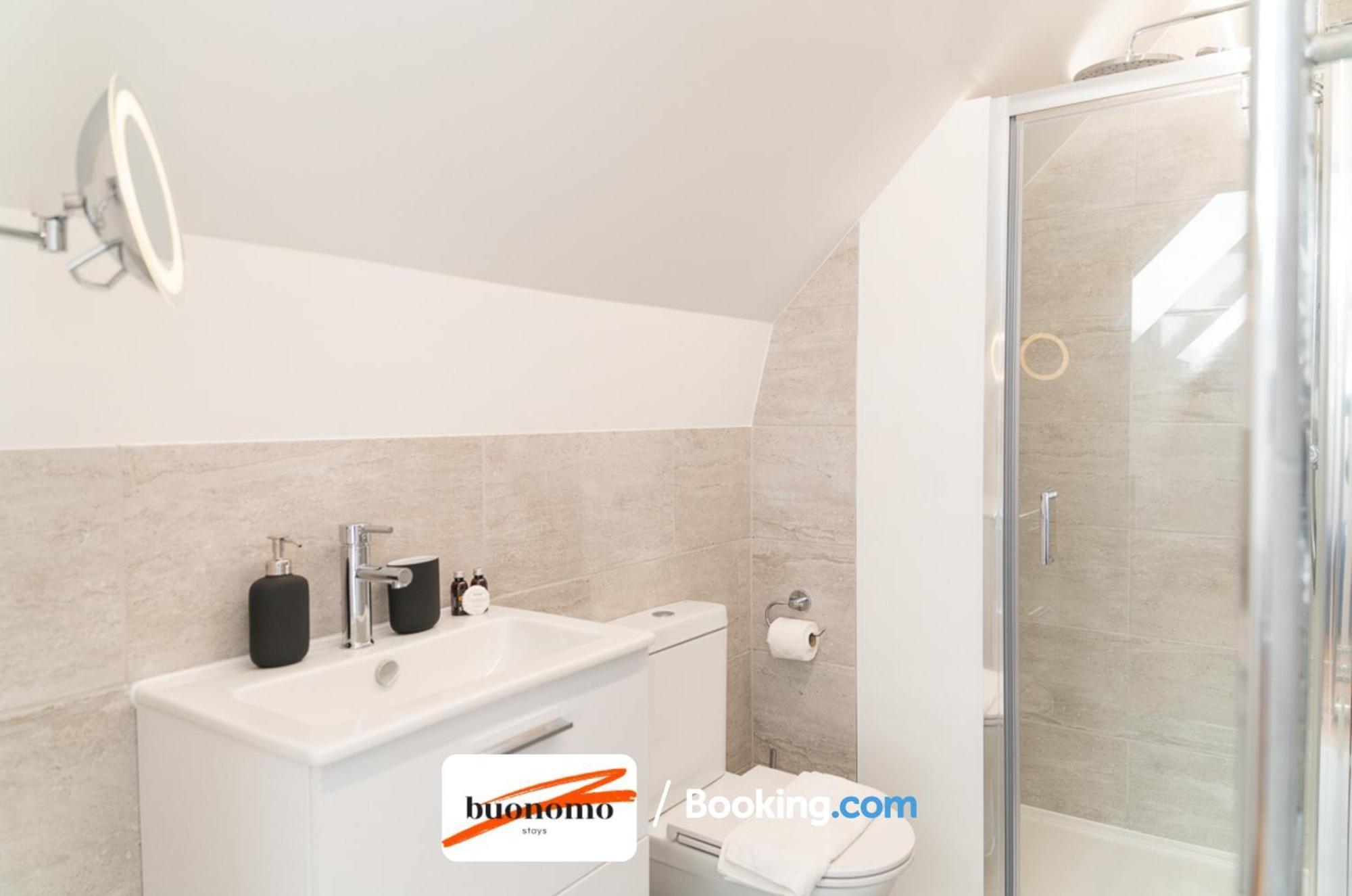 Two Bedroom Apartment At Buonomo Stays Short Lets & Serviced Accommodation London Kültér fotó