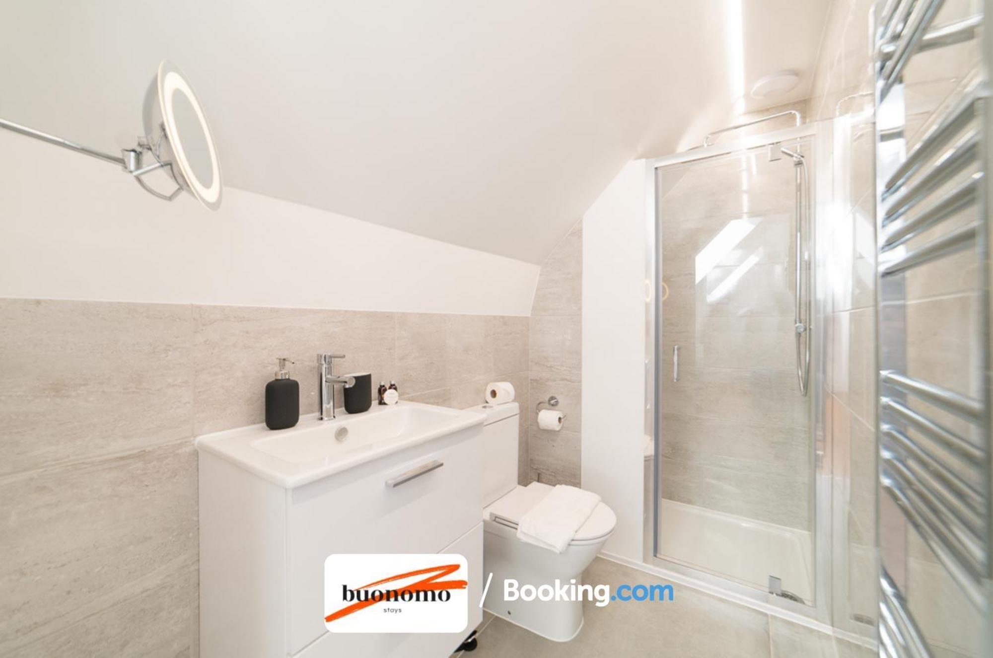 Two Bedroom Apartment At Buonomo Stays Short Lets & Serviced Accommodation London Kültér fotó